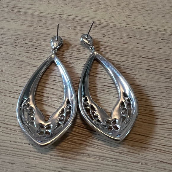 Rhinestone statement earrings - Picture 3 of 3